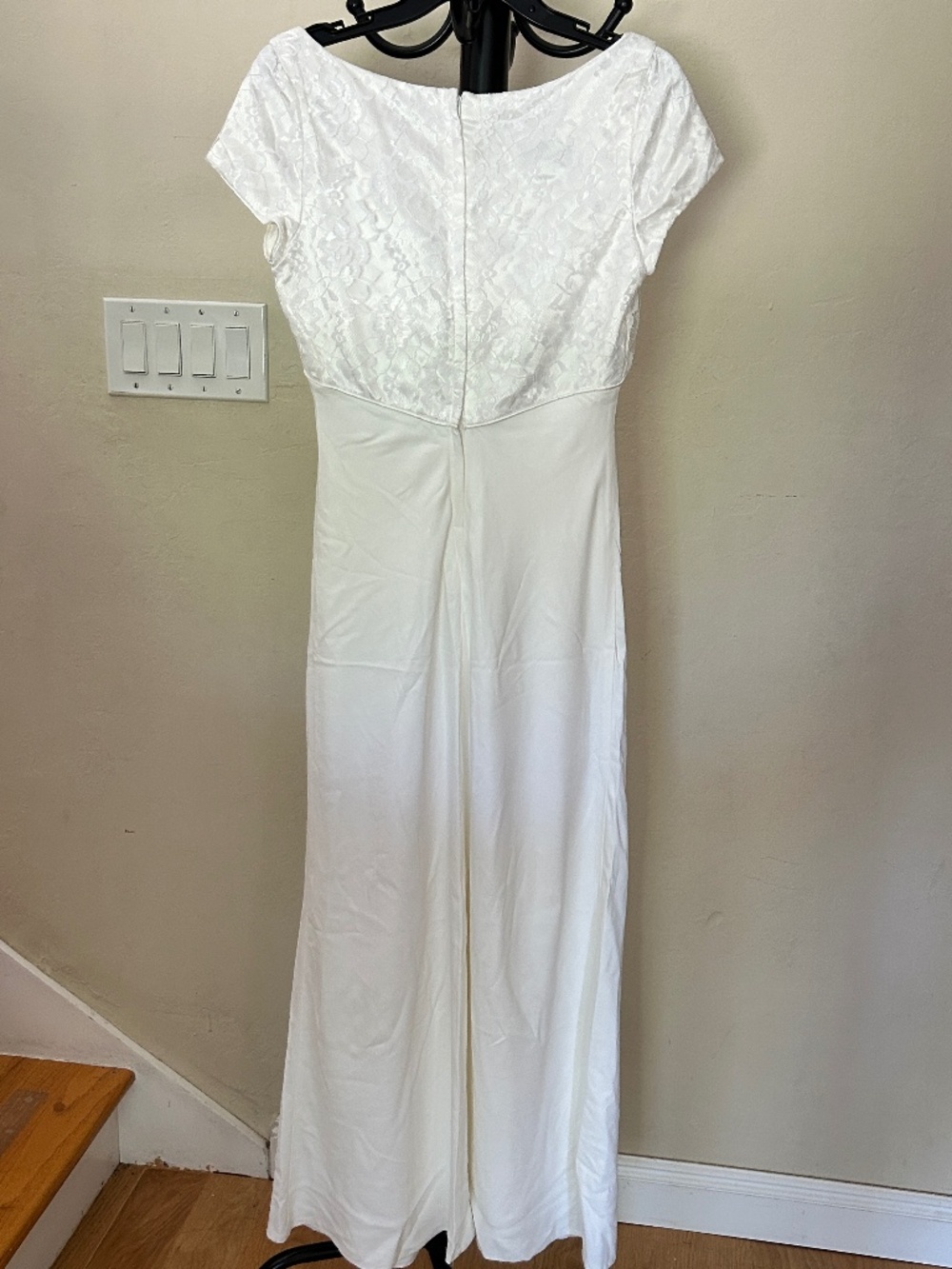 Jessica McClintock White Gown – Timeless Elegance - Picture 3 of 11